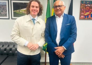 Prefeitos paraibanos agradecem a Veneziano destinação de recursos para habitação: “Eita cabeludo para trabalhar”