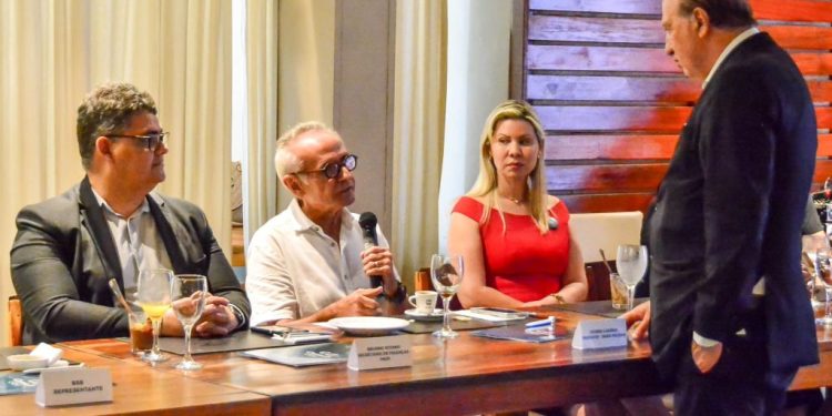 Cícero Lucena recebe de ministro do TCU elogios a João Pessoa nas áreas do Turismo e do Desenvolvimento