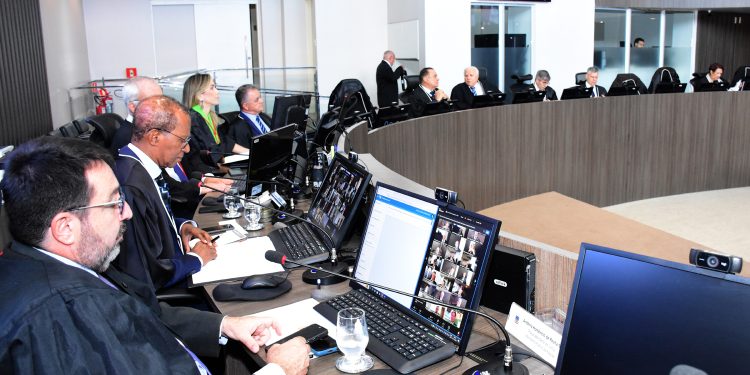 TJPB suspende dispositivos da Lei de contratações temporárias do Estado