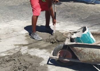 Equipes da Seinfra iniciam a semana com manutenção na iluminação pública, galerias e Operação Tapa-Buraco