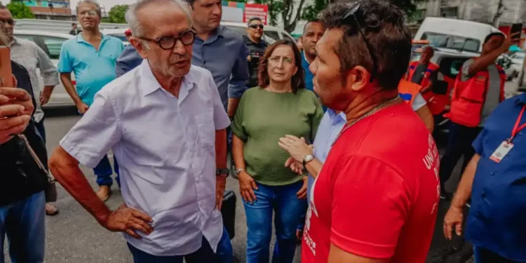 Prefeito acompanha mudança das famílias beneficiadas com imóveis do Edifício Nações Unidas