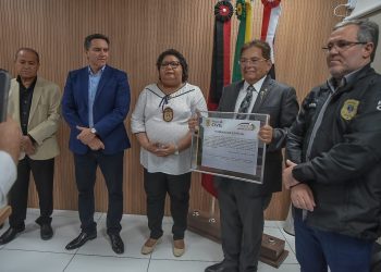 Adriano Galdino é homenageado pela Polícia Civil da Paraíba por apoio ao combate à violência contra a mulher