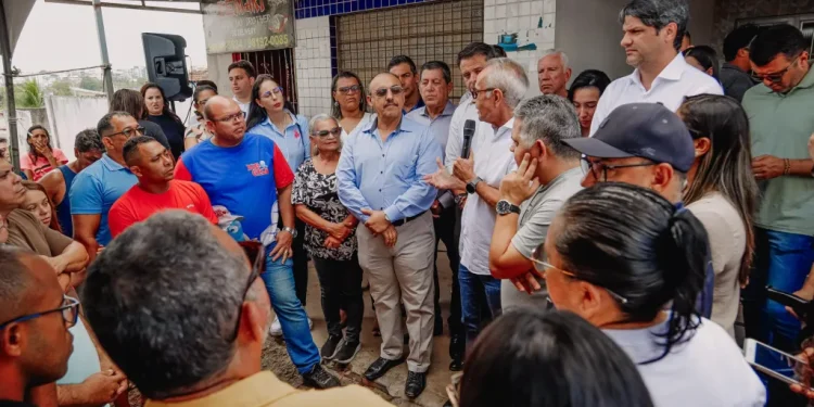 Cícero Lucena autoriza obras em 22 ruas para deixar bairro do Valentina totalmente pavimentado