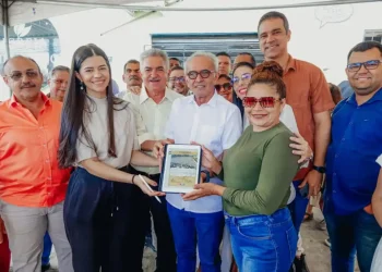 Cícero autoriza obras para deixar o bairro do Colibris 100% pavimentado e mais 7 ruas do José Américo