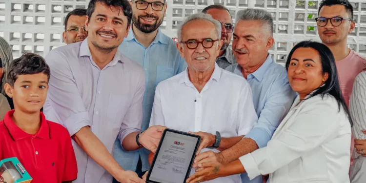 Cícero entrega USF Verde Vida, autoriza obras em outras 3 unidades e projeta início de exames laboratoriais em 36 equipamentos