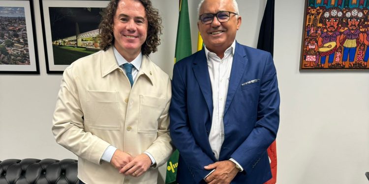 Veneziano recebe quase 70 prefeitos eleitos e atuais, deputados, vereadores e lideranças em Brasília