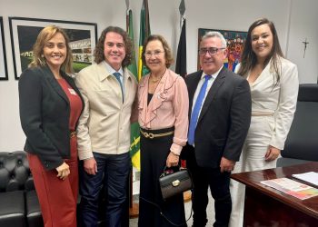 Veneziano recebe quase 70 prefeitos eleitos e atuais, deputados, vereadores e lideranças em Brasília