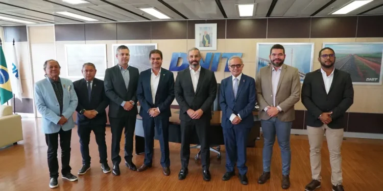 Cícero Lucena discute investimentos para João Pessoa com ministro do Turismo e diretor-geral do Dnit