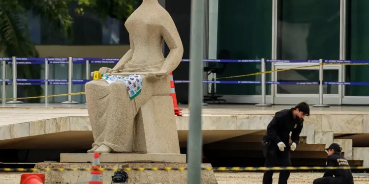 Polícia Federal trata explosões em Brasília como possível ato terrorista