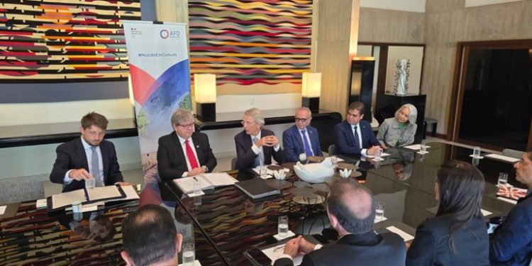 Governador assina operação de crédito destinada à implantação de projeto de mobilidade urbana em João Pessoa