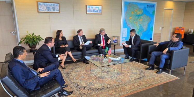 João Azevêdo pleiteia continuidade de operação carro-pipa em audiência no Ministério da Integração e do Desenvolvimento Regional