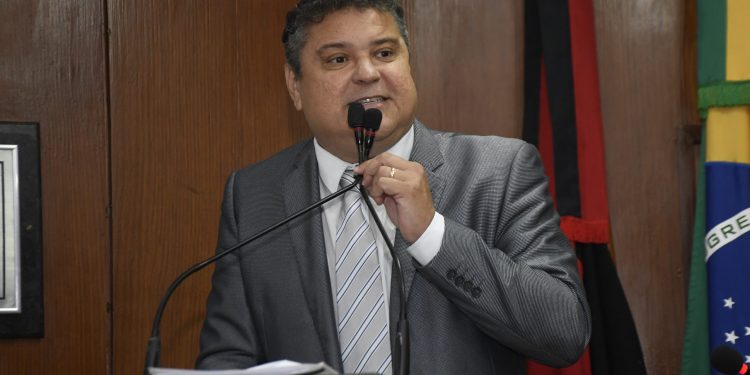 Vereador defende fim da escala de trabalho 6×1