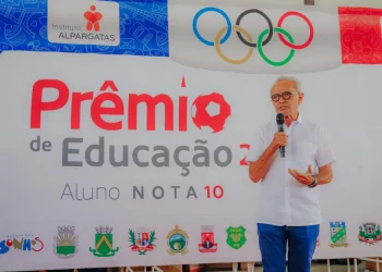 Cícero Lucena celebra Prêmio Aluno Nota 10 em 100% das escolas do Município, com mais de mil alunos