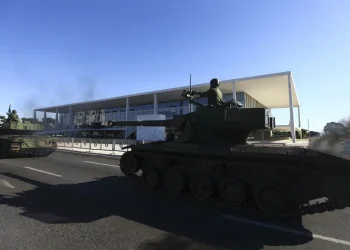 Ideia de superioridade militar dá margem a golpismo, diz pesquisadora