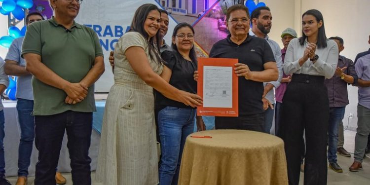 Governador em exercício participa de assinaturas de contratos do Empreender PB em Cuité