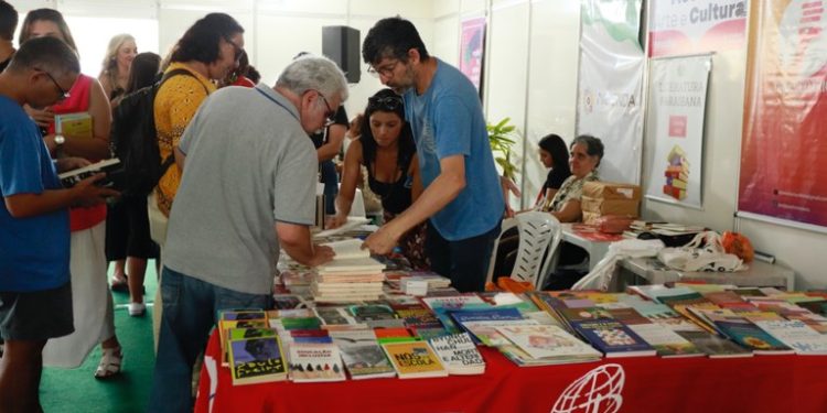 Pavilhão do FliParaíba tem lançamento de livros e diálogos entre editores, escritores e leitores