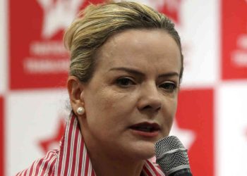 ‘Especulação contra o Brasil’, diz Gleisi sobre a alta do dólar; PT volta a criticar presidente do BC