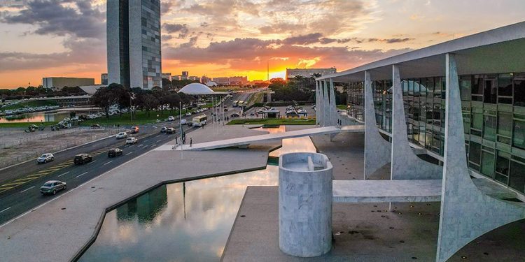 Corte de gastos: pacote do governo é ‘insuficiente’ contra déficit, aponta IFI