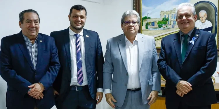 Base do governo na ALPB pode crescer após reuniões do governador com deputados