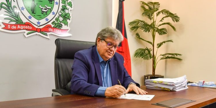 João Azevêdo nomeia mais 214 aprovados da segunda turma do concurso da Polícia Civil