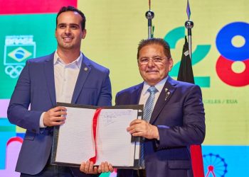 Lucas Ribeiro transmite cargo para Adriano Galdino e afirma que governo seguirá o ritmo de trabalho