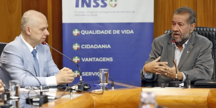 Novo cartão do INSS permite antecipar R$ 150 do benefício sem juros