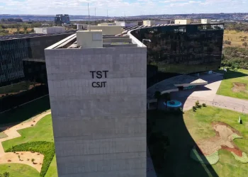 Reforma trabalhista se aplica a contratos anteriores à lei, decide TST