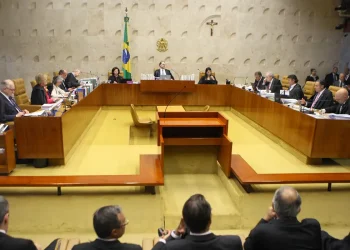 STF vota por manter símbolos religiosos em órgãos públicos