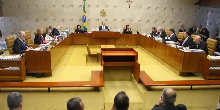 STF vota por manter símbolos religiosos em órgãos públicos