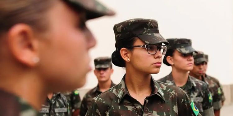Mulheres poderão se alistar nas Forças Armadas a partir de janeiro
