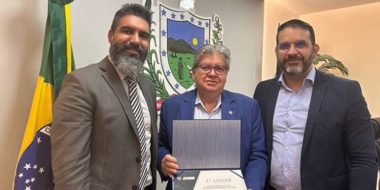 João Azevêdo recebe premiação da Associação Nacional dos Procuradores da República em reconhecimento à implantação do Preamar