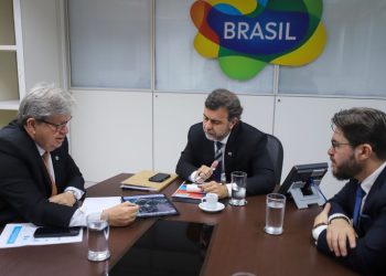 João Azevêdo tem audiências em Ministérios para tratar de investimentos em turismo, saúde, segurança hídrica e agricultura