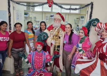 Chegada do Papai Noel abre programação especial de Natal no Hospital de Trauma de Campina Grande
