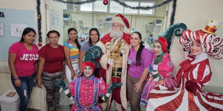 Chegada do Papai Noel abre programação especial de Natal no Hospital de Trauma de Campina Grande