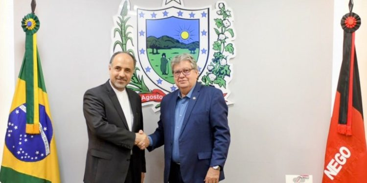 João Azevêdo recebe embaixador do Irã e destaca potencialidades econômicas da Paraíba