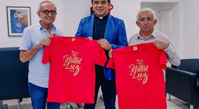 Cícero Lucena e padre Nilson Nunes apresentam programação do Natal de Luz