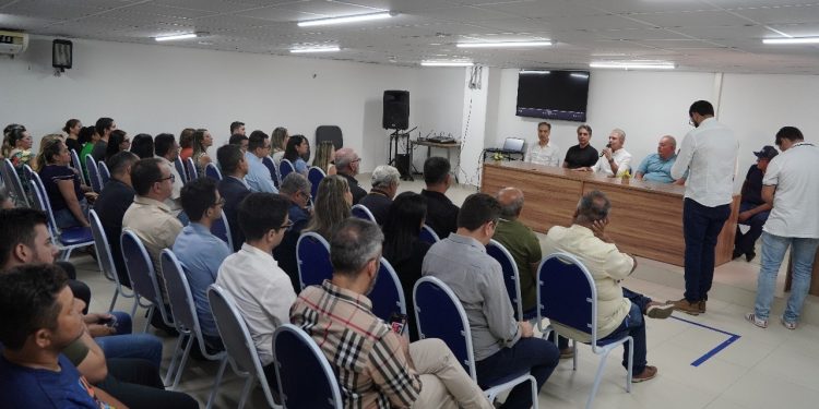 Prefeitura de Patos e AeC firmam protocolo de intenções para impulsionar empregos e tecnologia no município