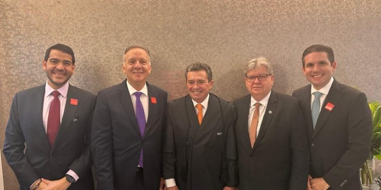 João Azevêdo prestigia posse de ministro Vital do Rêgo Filho na presidência do TCU