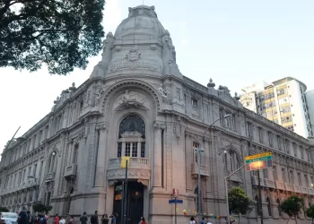 Performance no ato AI-5 Nunca Mais reforça memória contra ditadura