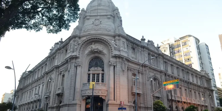 Performance no ato AI-5 Nunca Mais reforça memória contra ditadura