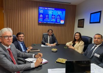 Murilo Galdino recebe reitora da UFPB e prefeitos paraibanos com pautas sobre ações e emendas