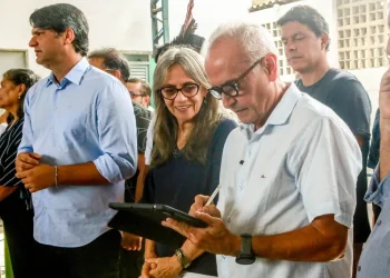 Cícero Lucena assina ordem de serviço para reforma da Escola Municipal Padre Pedro Serrão