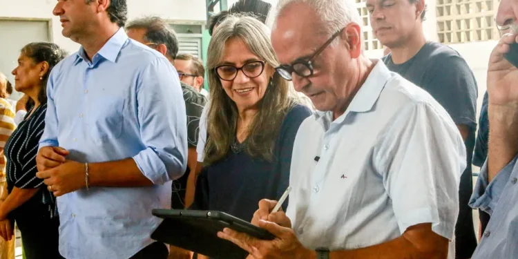 Cícero Lucena assina ordem de serviço para reforma da Escola Municipal Padre Pedro Serrão