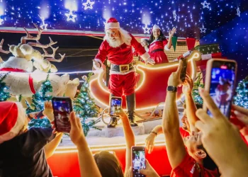 Caravana Iluminada da Coca-Cola passa por João Pessoa na noite desta quinta-feira (19)