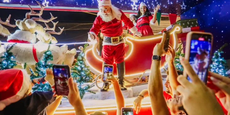 Caravana Iluminada da Coca-Cola passa por João Pessoa na noite desta quinta-feira (19)