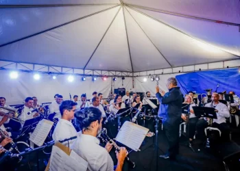 Público aplaude shows de Renata Arruda e Diana Miranda celebrando 60 anos da Banda 5 de Agosto