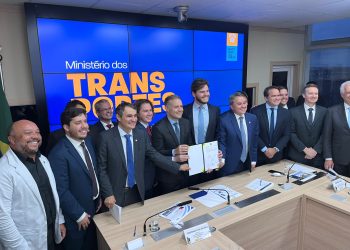 Ministro Renan Filho garante a Veneziano R$ 100 milhões para adequação da malha ferroviária do VLT de Campina Grande