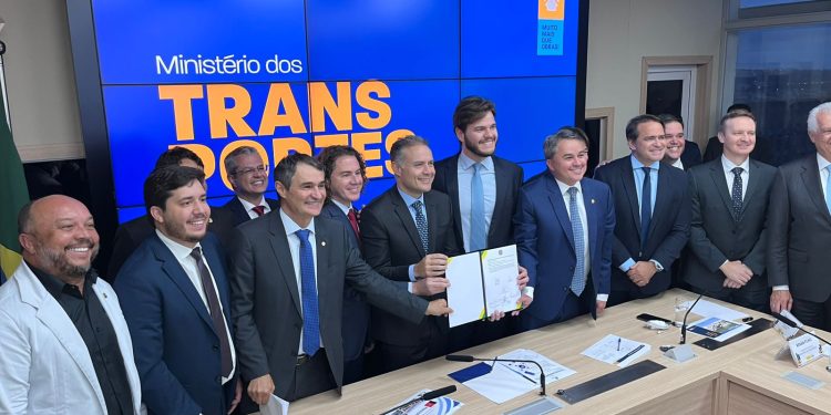 Ministro Renan Filho garante a Veneziano R$ 100 milhões para adequação da malha ferroviária do VLT de Campina Grande