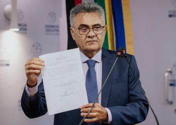 ALPB empossa o deputado Marcio Roberto