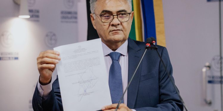 ALPB empossa o deputado Marcio Roberto